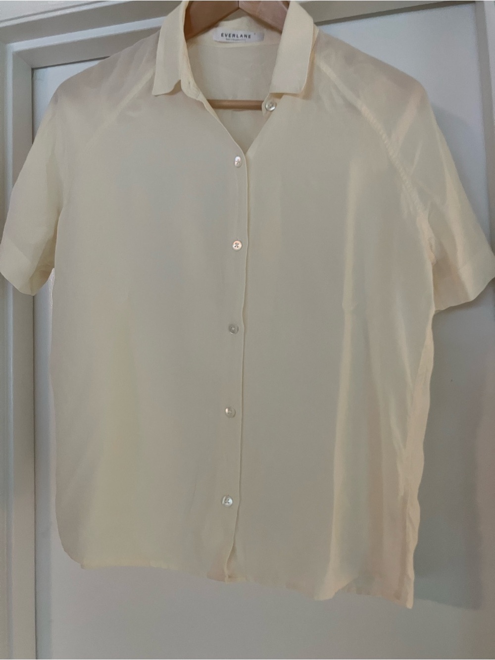 Everlane Cream Short-Sleeve Button-Up 100% silk Blouse, size Medium